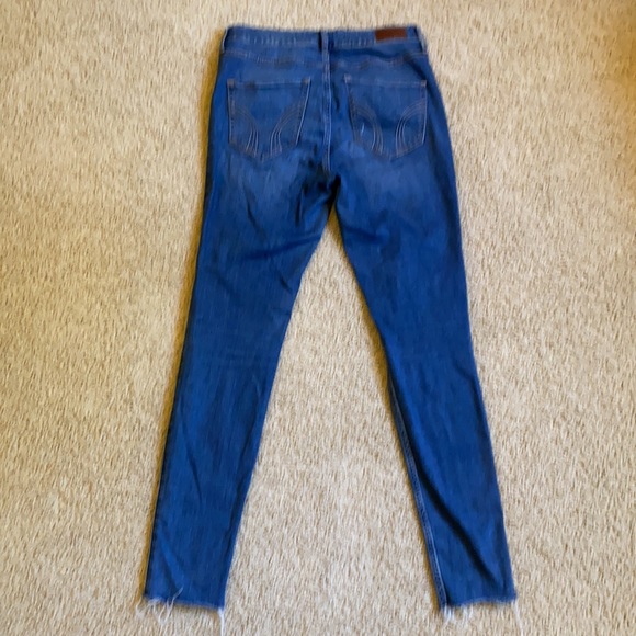 HOLLISTER juniors/women size 11R ULTRA HIGH RISE SUPER SKINNY JEANS. Rips/holes - Picture 4 of 15